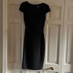 Adrianna Papell cocktail dress. Size 4